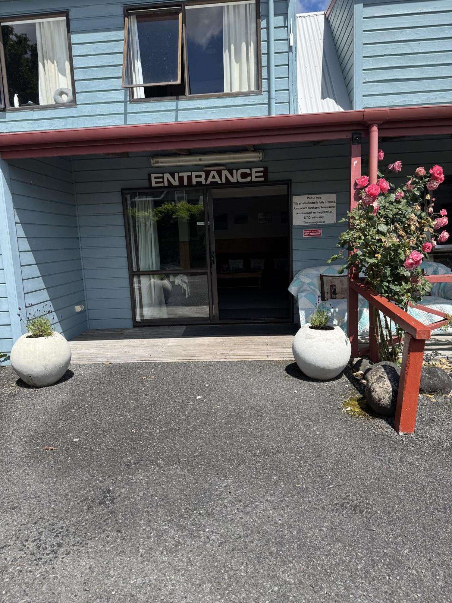 נשיונל פארק Adventure Lodge And Motels And Tongariro Crossing Track Transport מראה חיצוני תמונה