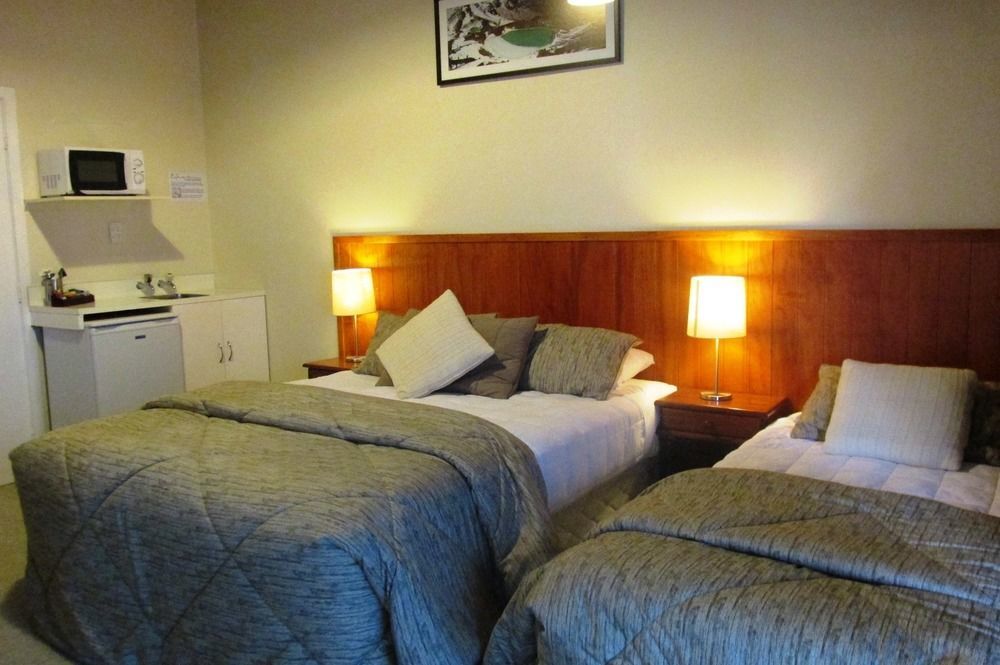 נשיונל פארק Adventure Lodge And Motels And Tongariro Crossing Track Transport מראה חיצוני תמונה