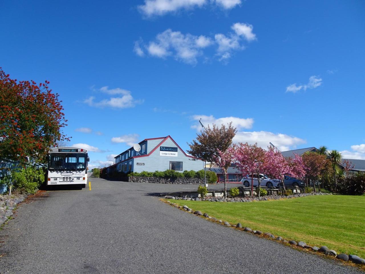 נשיונל פארק Adventure Lodge And Motels And Tongariro Crossing Track Transport מראה חיצוני תמונה